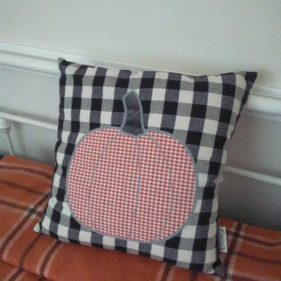 New DECORATIVE PUMPKIN PILLOW - Picture 5 of 5